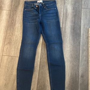 Girls Abercrombie skinny jeans